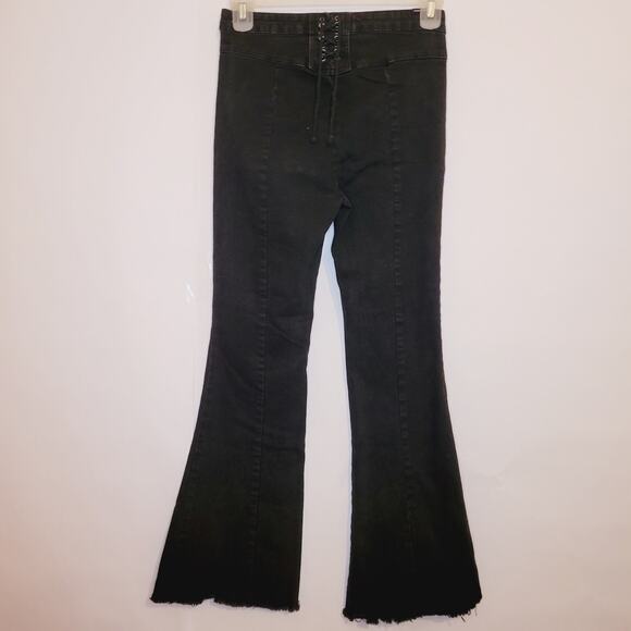 Almost Famous womens black flared leg raw hem jeans size 7 - Picture 2 of 10